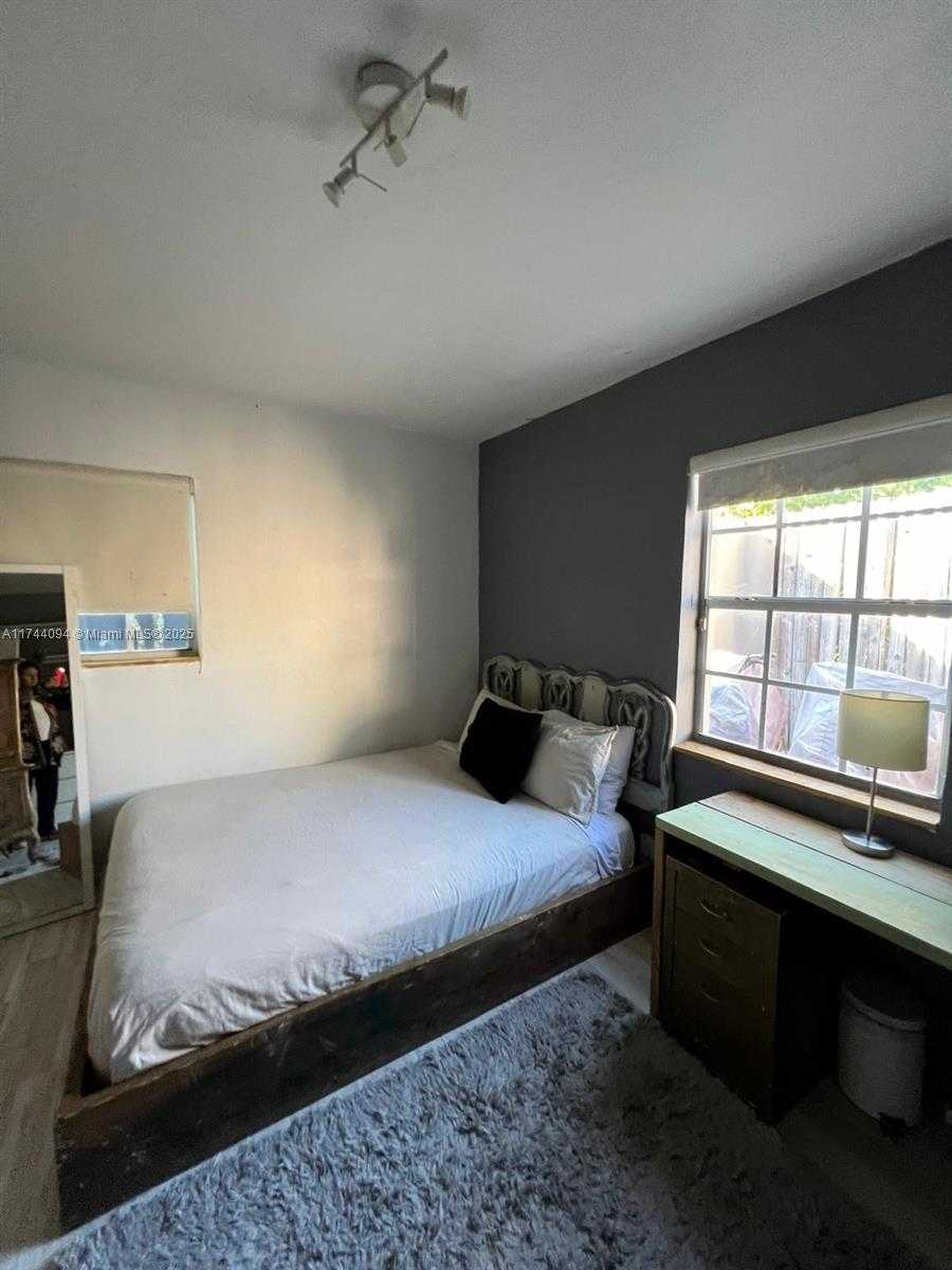 Small Image of 725 FERNWOOD RD, Key Biscayne Number 6