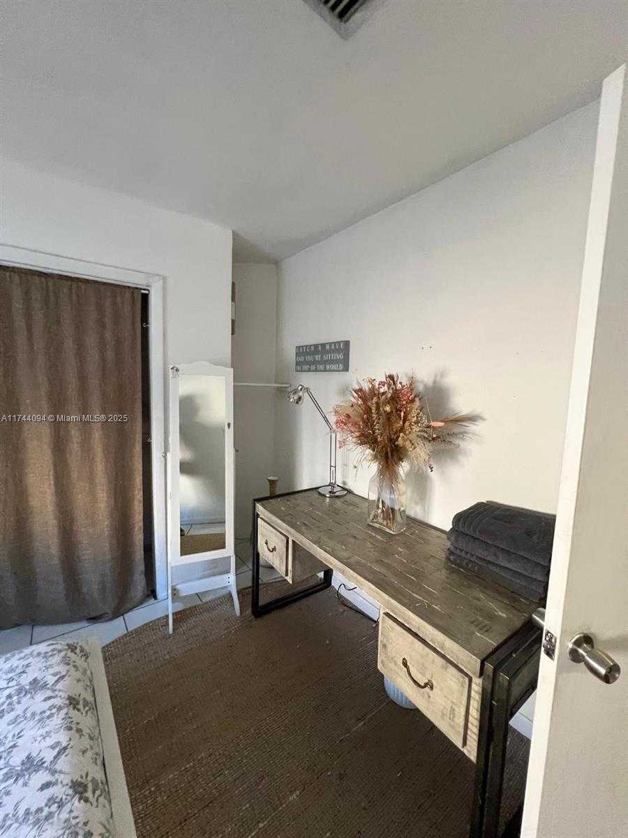 Small Image of 725 FERNWOOD RD, Key Biscayne Number 7