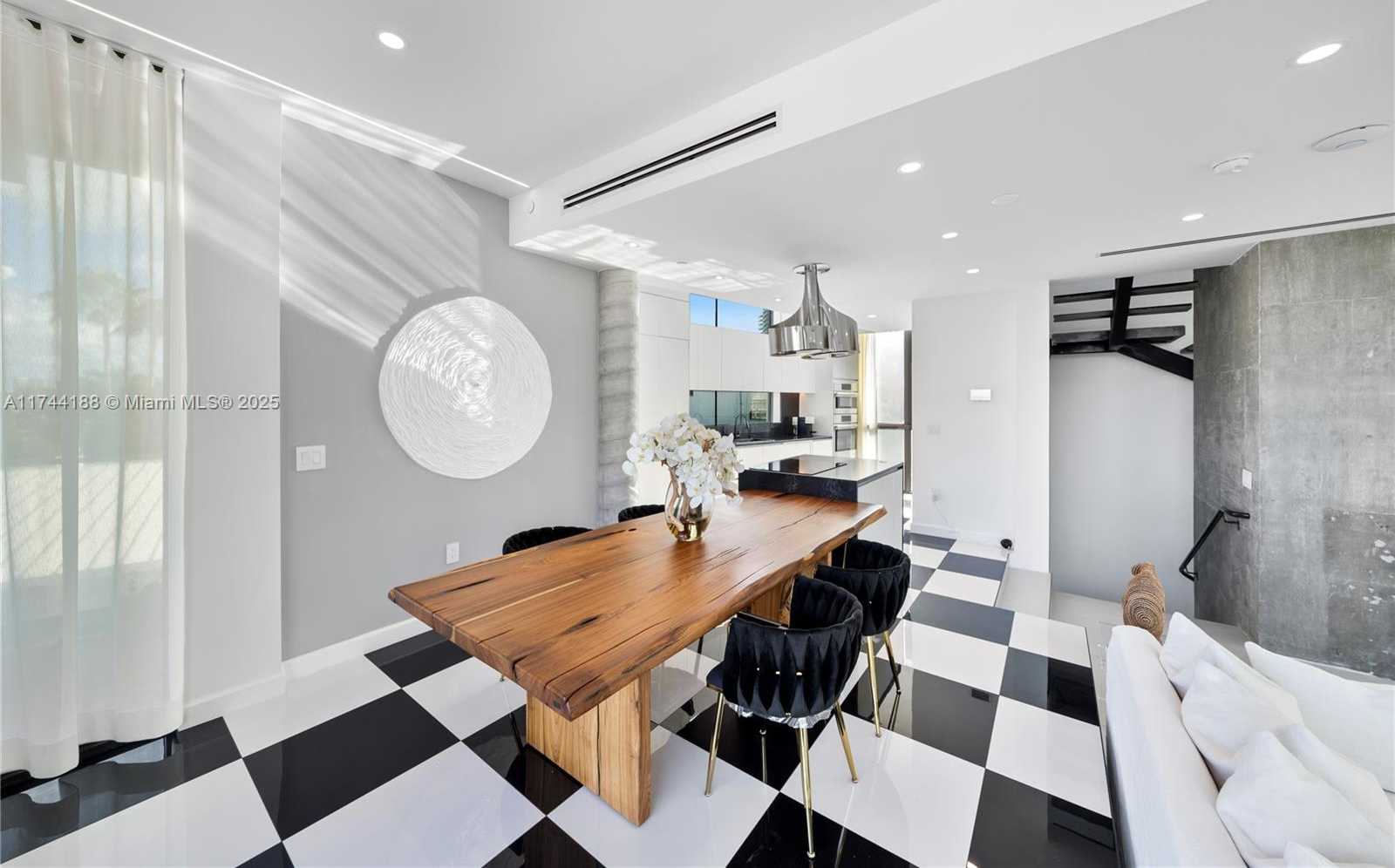 Small Image of 11 CENTURY LN, Miami Beach Number 12