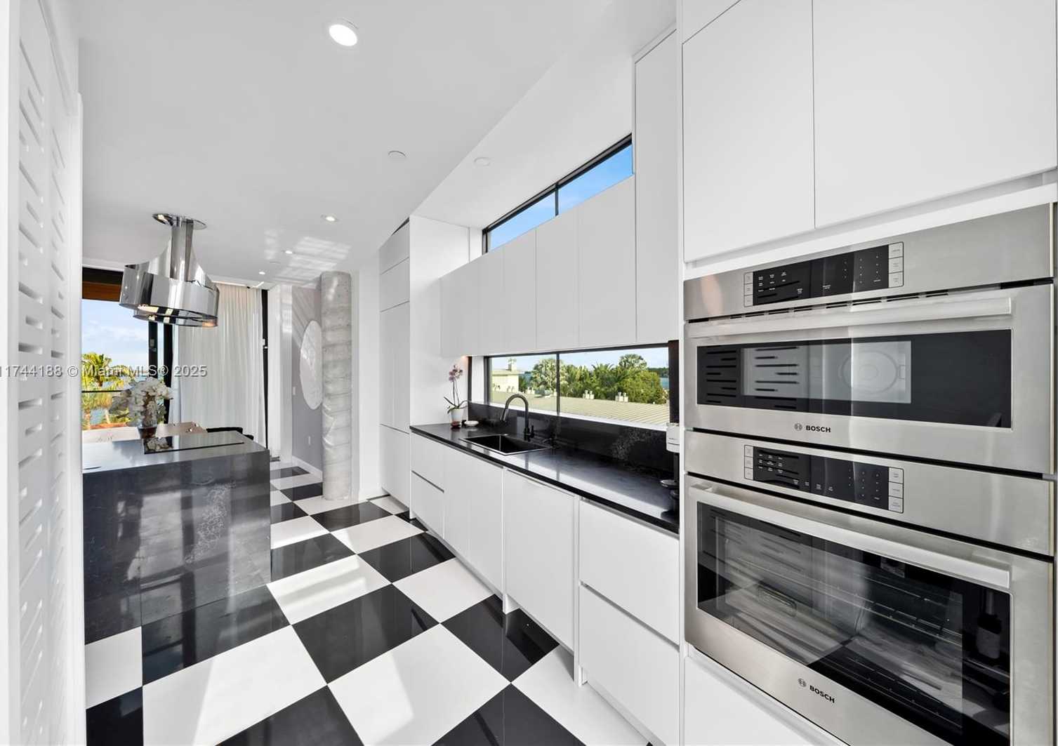 Small Image of 11 CENTURY LN, Miami Beach Number 13