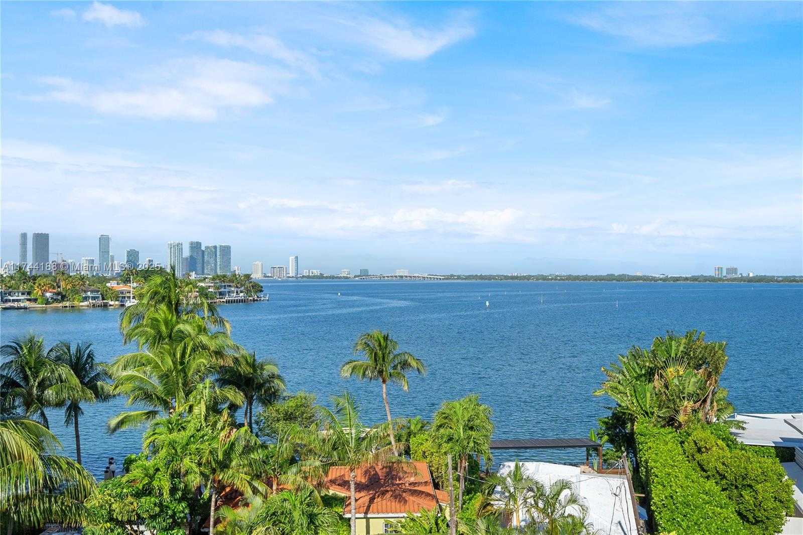 Small Image of 11 CENTURY LN, Miami Beach Number 2