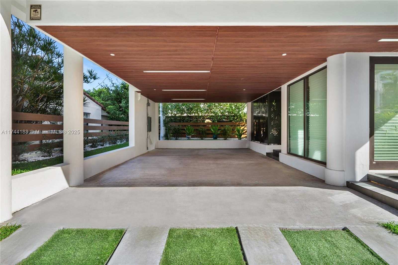Small Image of 11 CENTURY LN, Miami Beach Number 20
