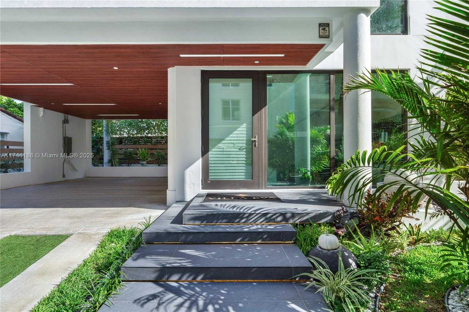 Small Image of 11 CENTURY LN, Miami Beach Number 21