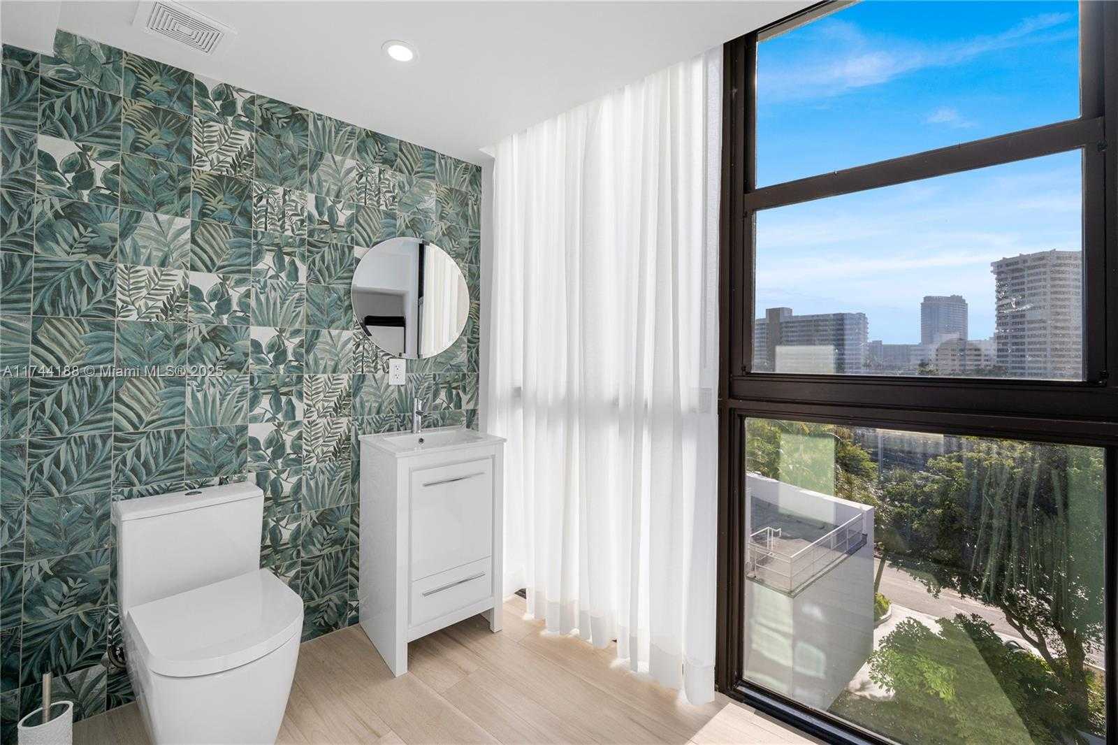 Small Image of 11 CENTURY LN, Miami Beach Number 24