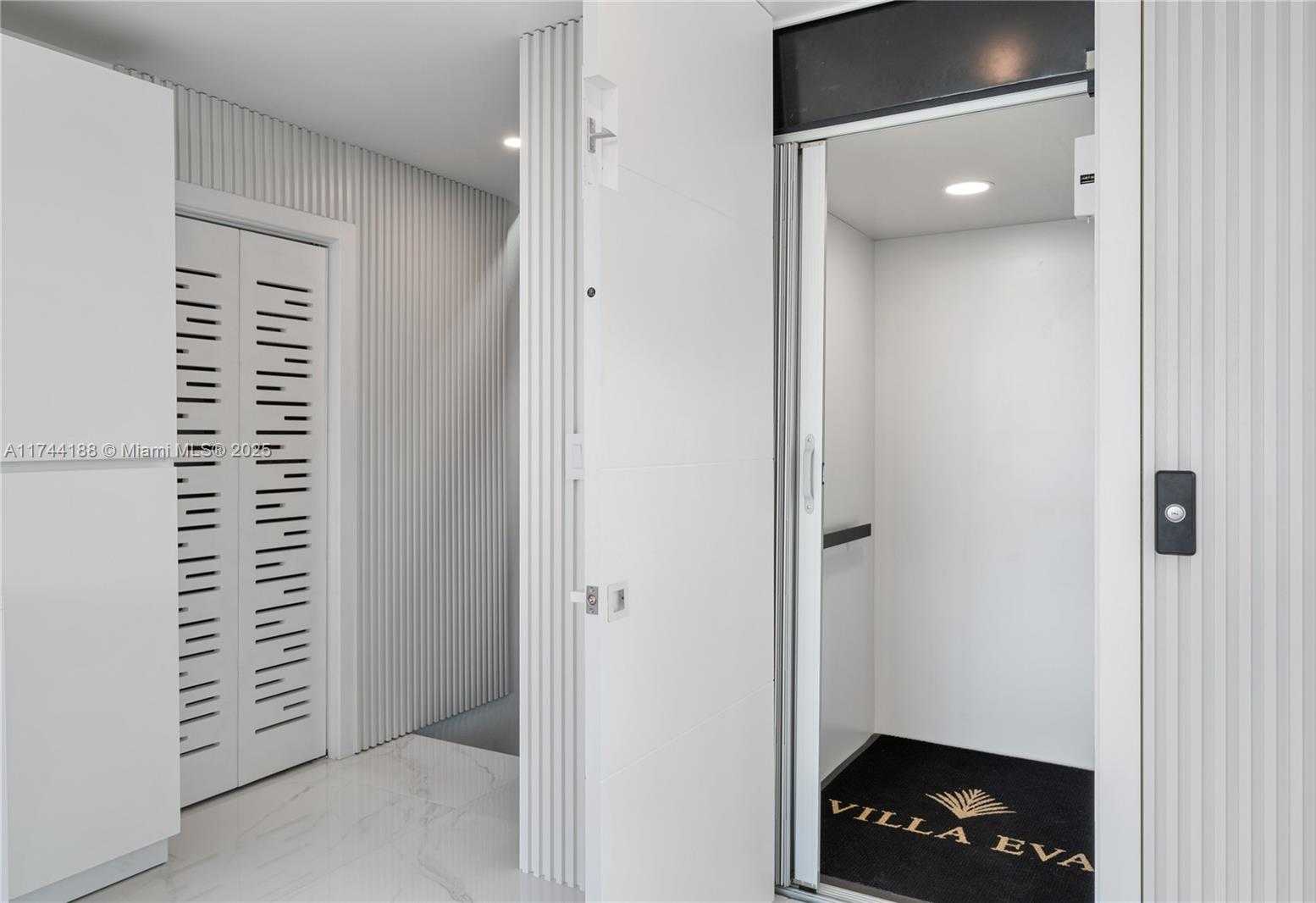 Small Image of 11 CENTURY LN, Miami Beach Number 25
