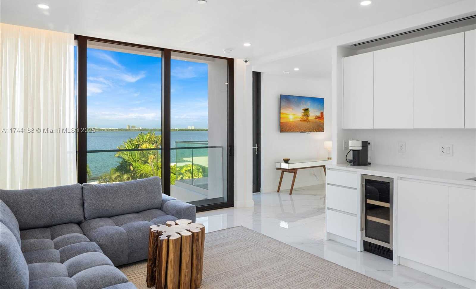 Small Image of 11 CENTURY LN, Miami Beach Number 27