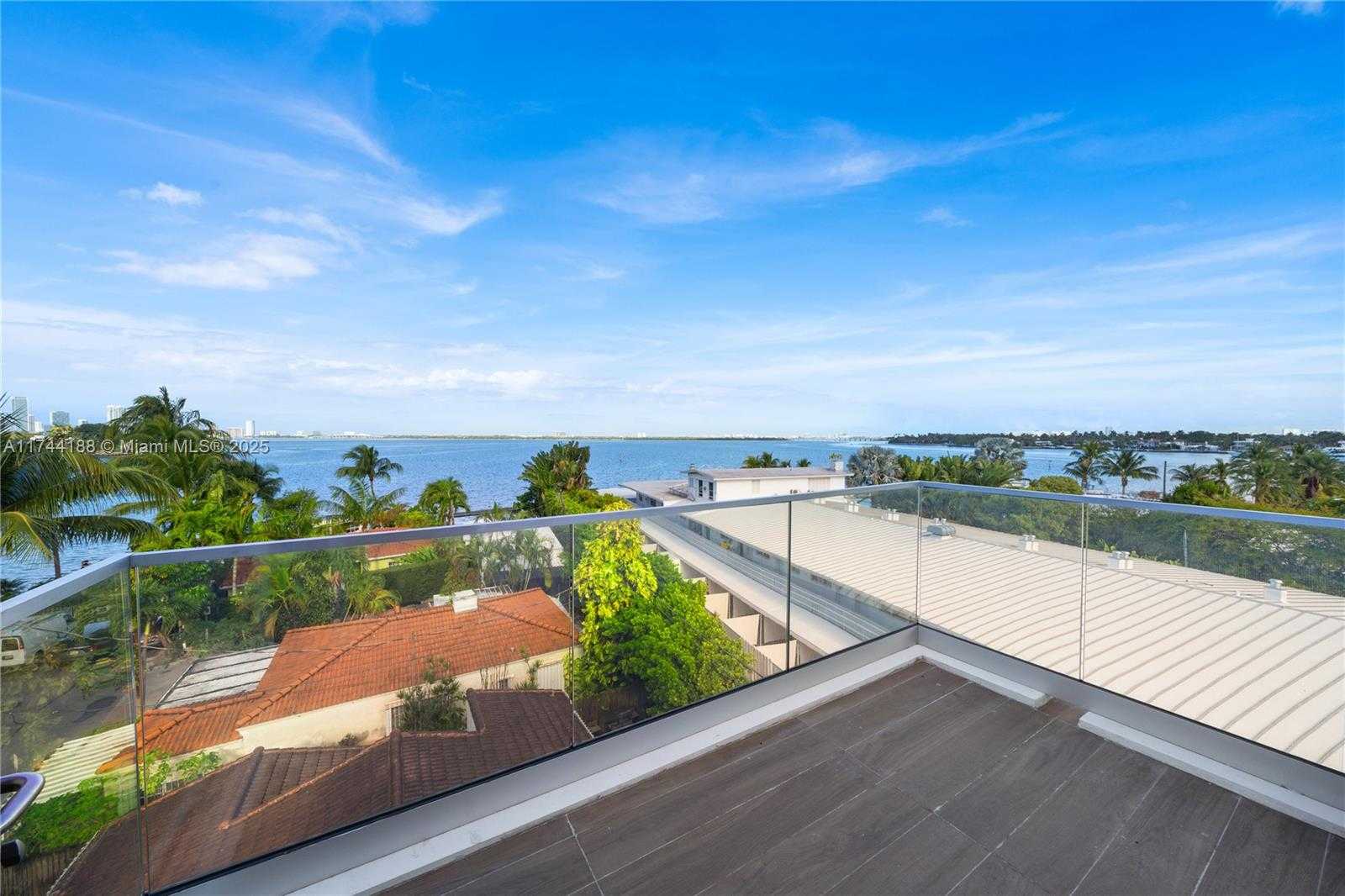 Small Image of 11 CENTURY LN, Miami Beach Number 29