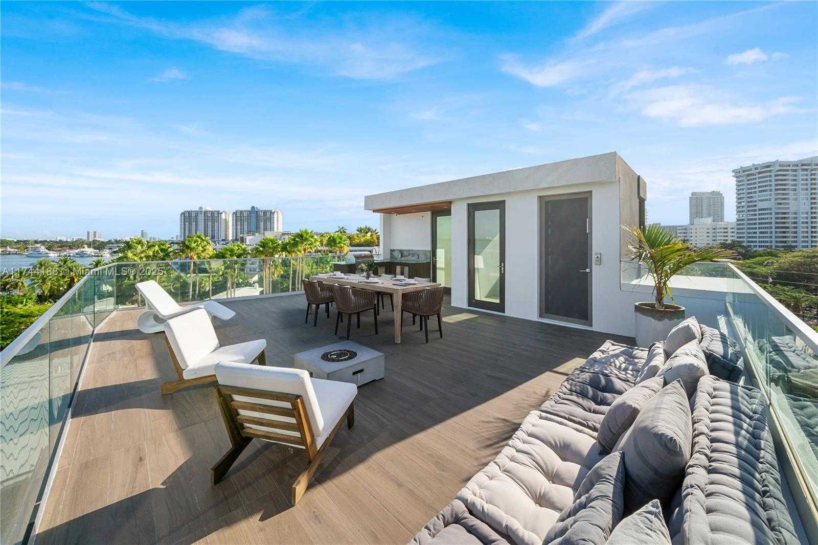 Small Image of 11 CENTURY LN, Miami Beach Number 3