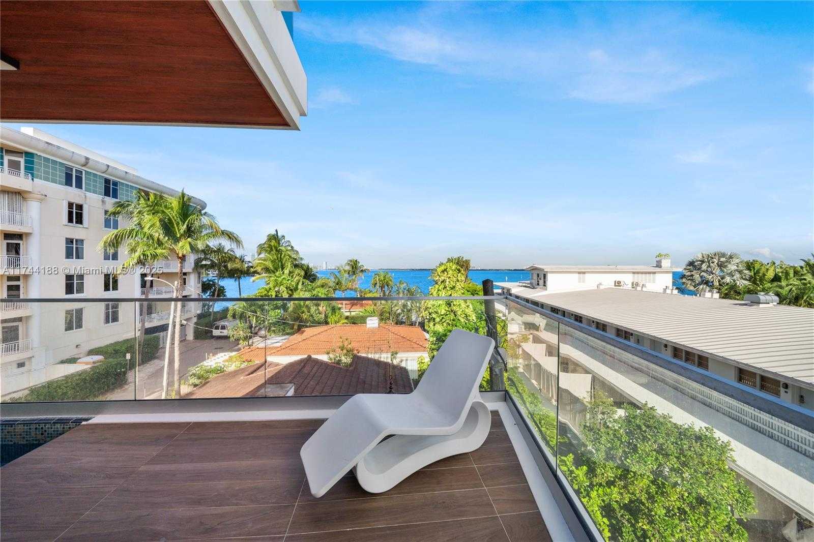 Small Image of 11 CENTURY LN, Miami Beach Number 36