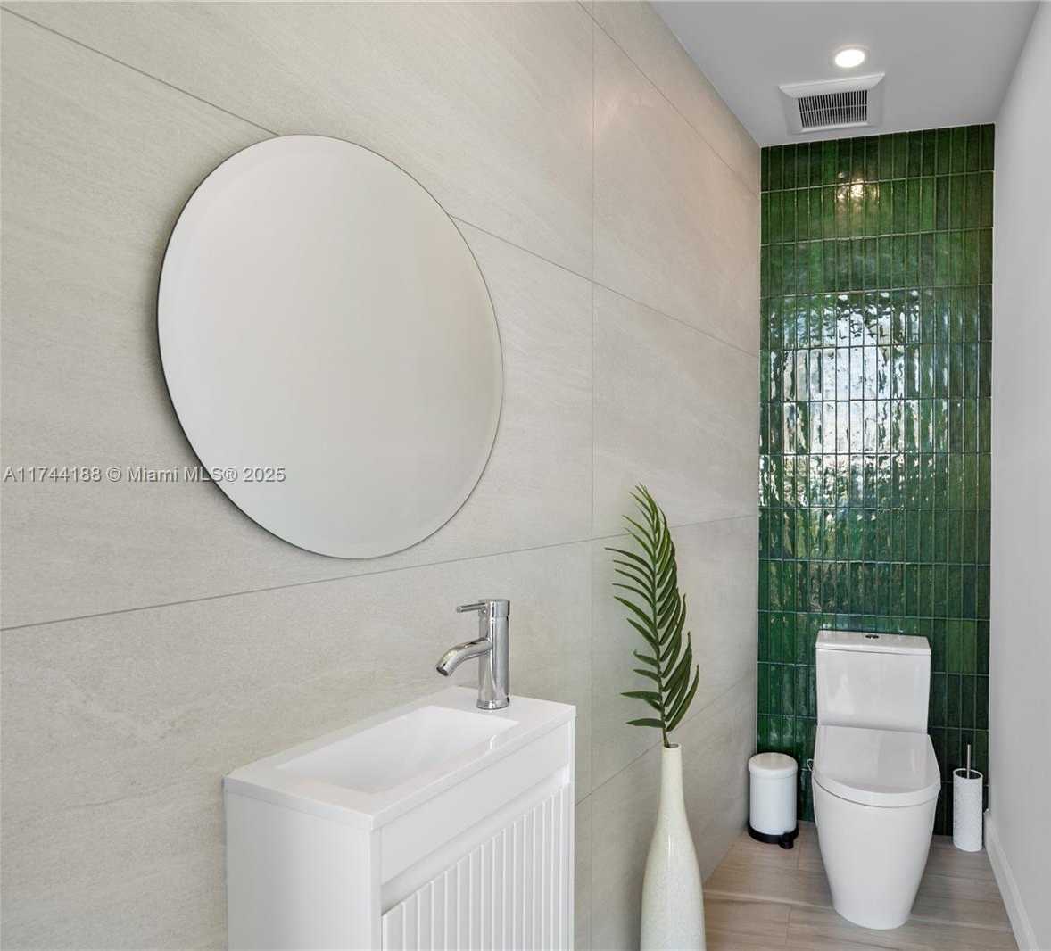 Small Image of 11 CENTURY LN, Miami Beach Number 37