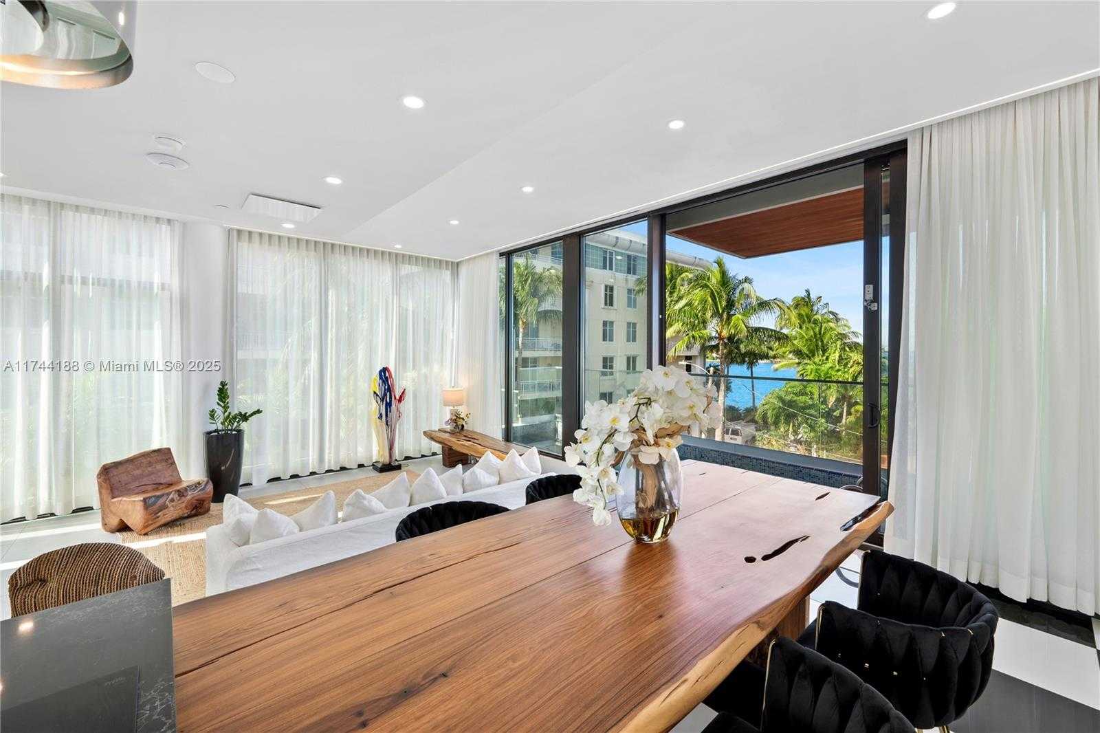 Small Image of 11 CENTURY LN, Miami Beach Number 38