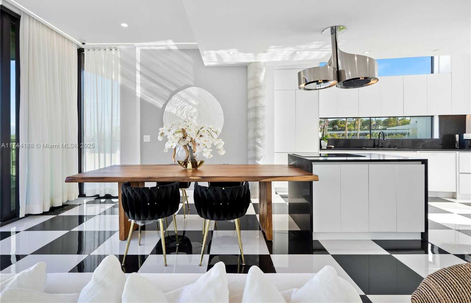 Small Image of 11 CENTURY LN, Miami Beach Number 39