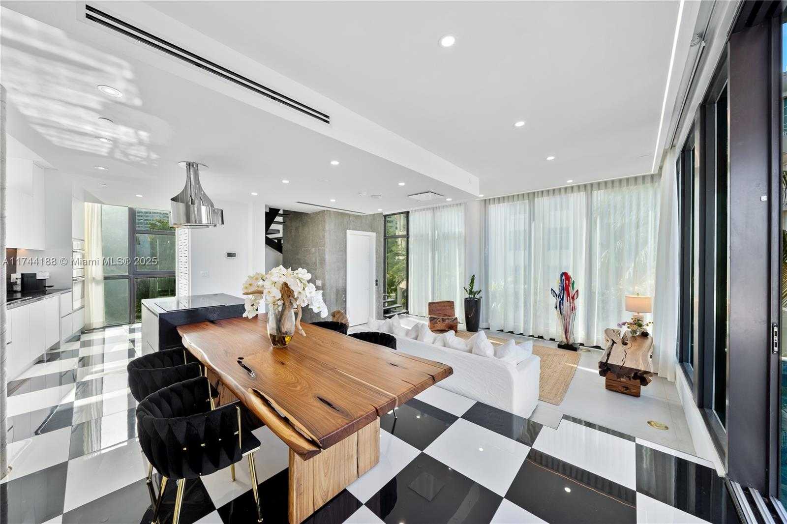 Small Image of 11 CENTURY LN, Miami Beach Number 40
