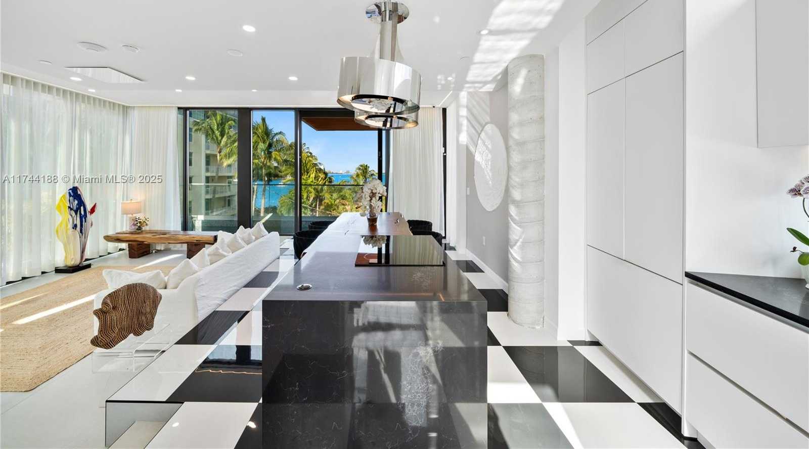 Small Image of 11 CENTURY LN, Miami Beach Number 41