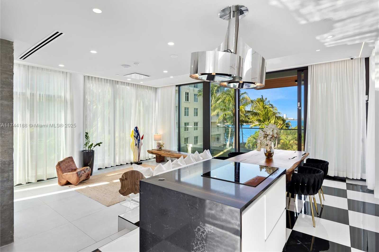 Small Image of 11 CENTURY LN, Miami Beach Number 42