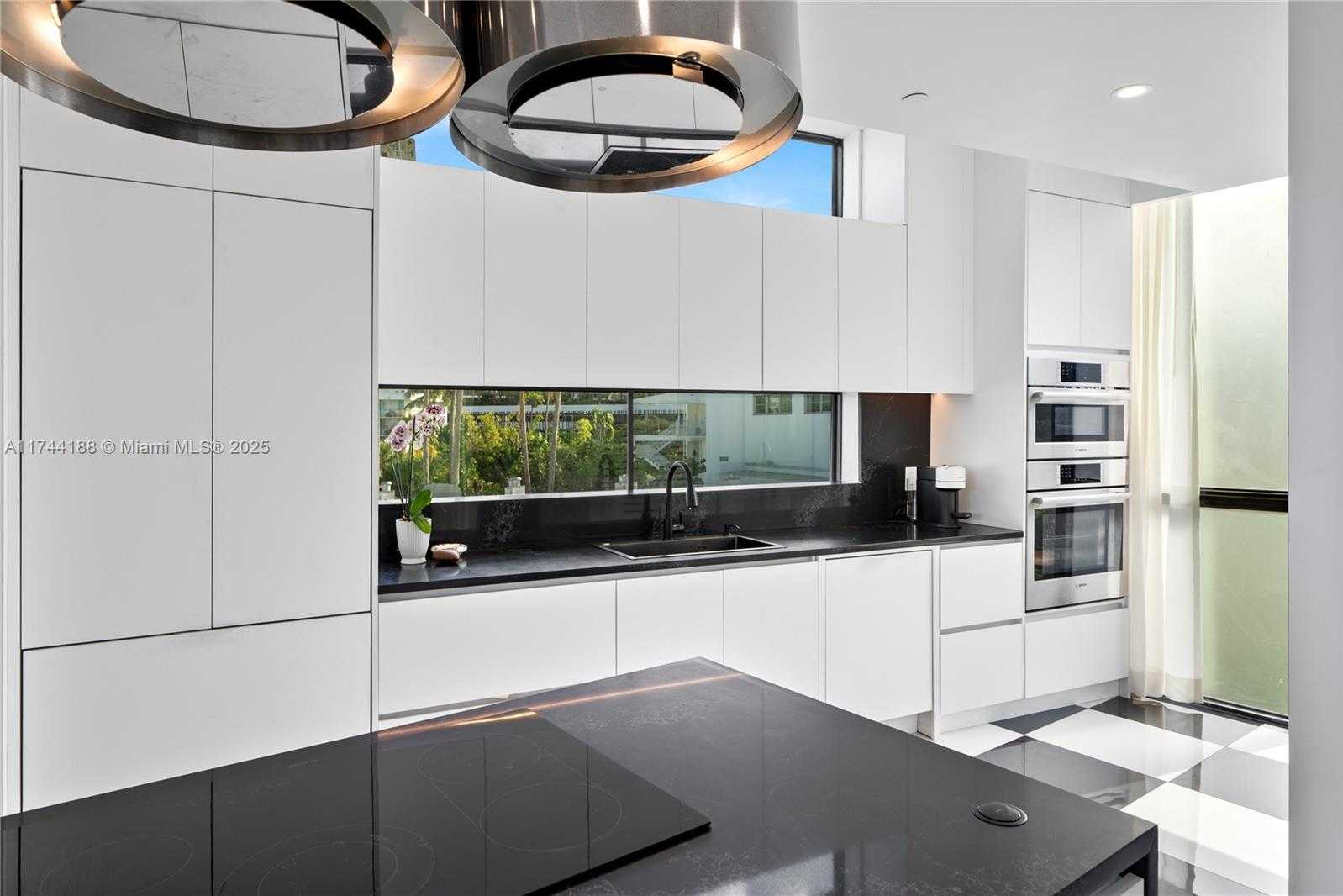 Small Image of 11 CENTURY LN, Miami Beach Number 43