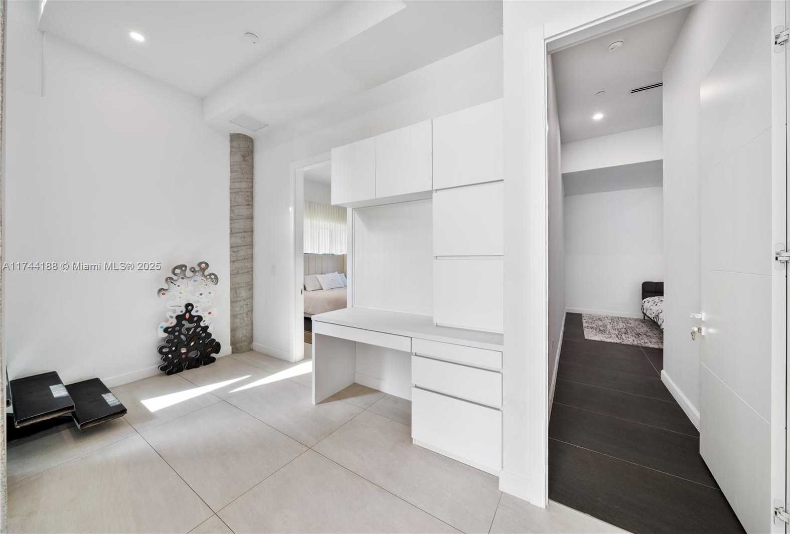 Small Image of 11 CENTURY LN, Miami Beach Number 45