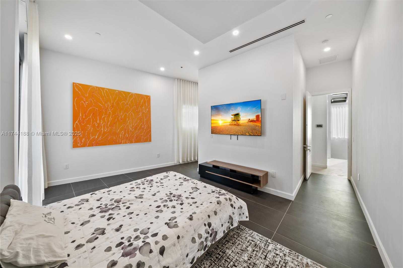 Small Image of 11 CENTURY LN, Miami Beach Number 46
