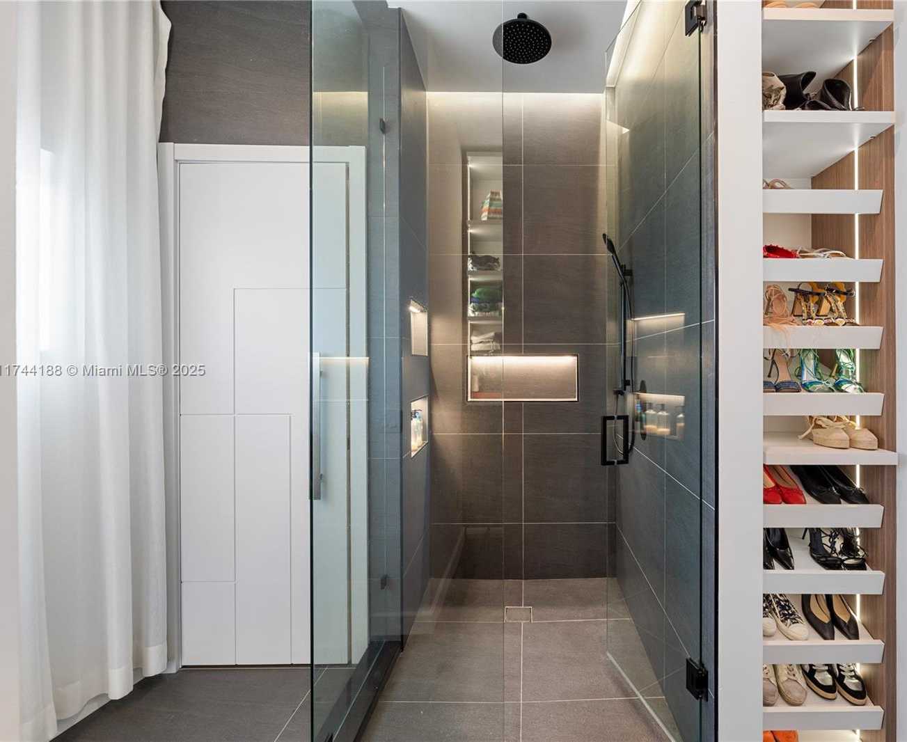 Small Image of 11 CENTURY LN, Miami Beach Number 49