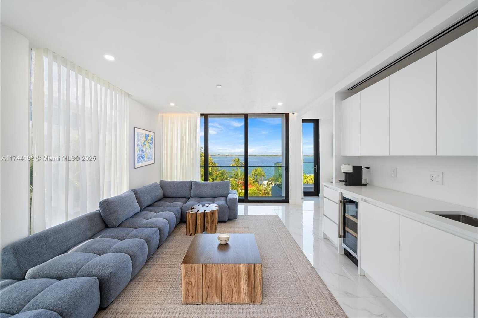 Small Image of 11 CENTURY LN, Miami Beach Number 5