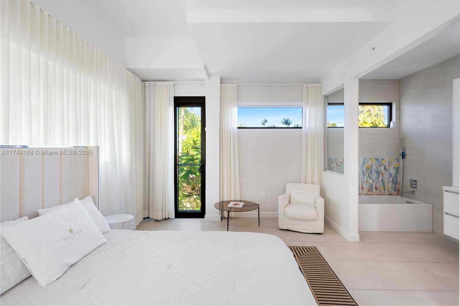 Small Image of 11 CENTURY LN, Miami Beach Number 52