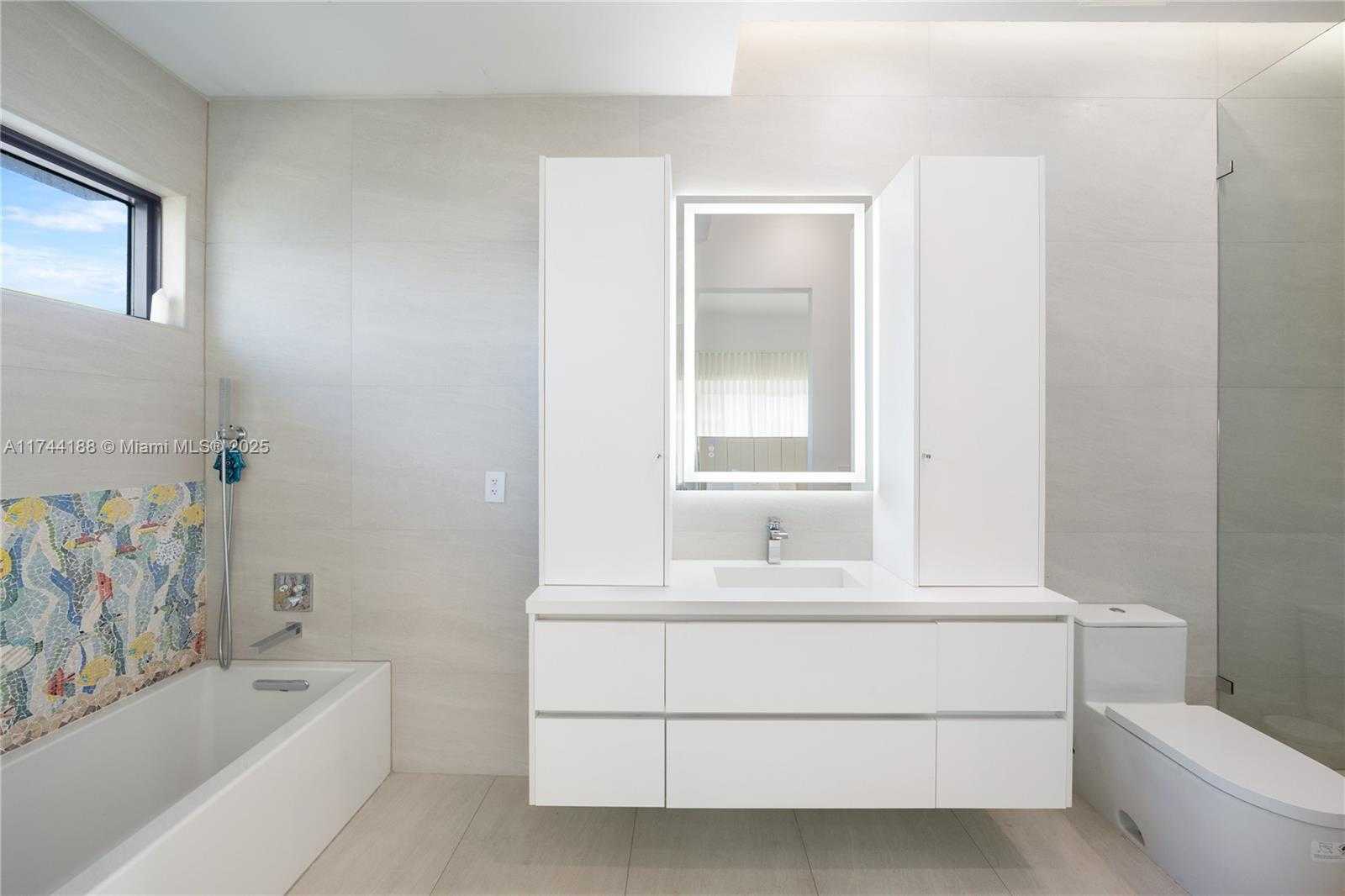 Small Image of 11 CENTURY LN, Miami Beach Number 53