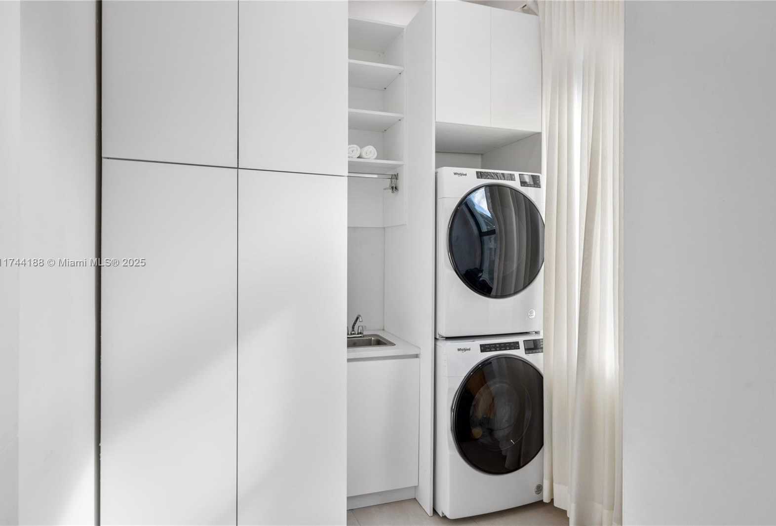 Small Image of 11 CENTURY LN, Miami Beach Number 54