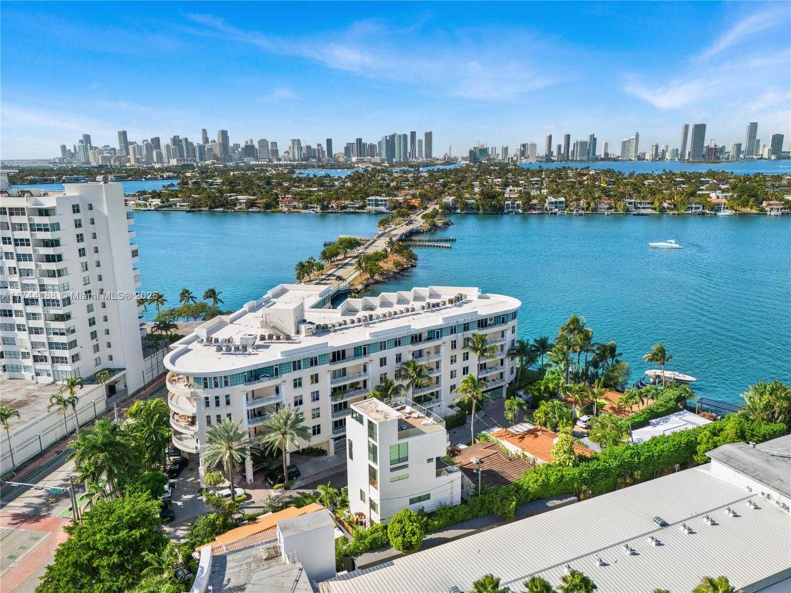 Small Image of 11 CENTURY LN, Miami Beach Number 56