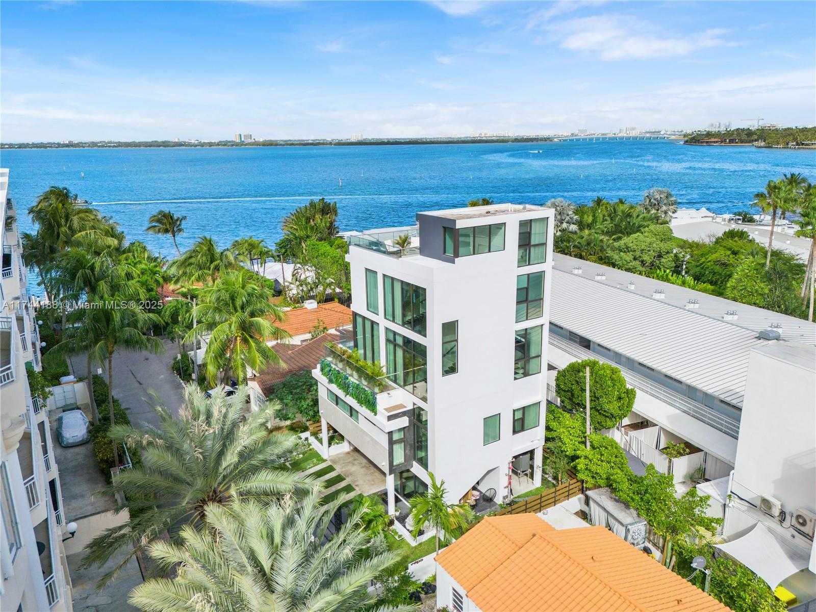 Small Image of 11 CENTURY LN, Miami Beach Number 57