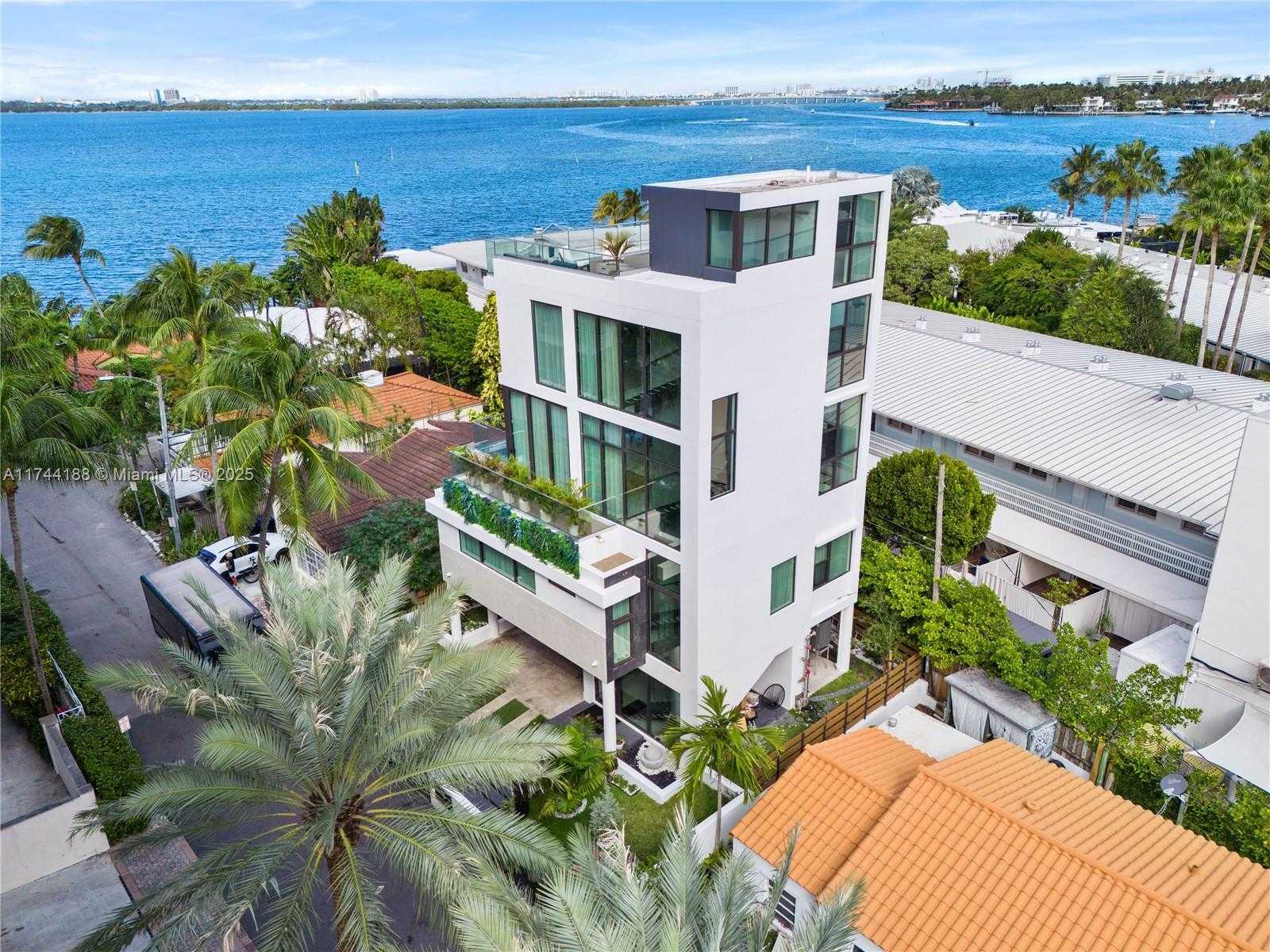 Small Image of 11 CENTURY LN, Miami Beach Number 58