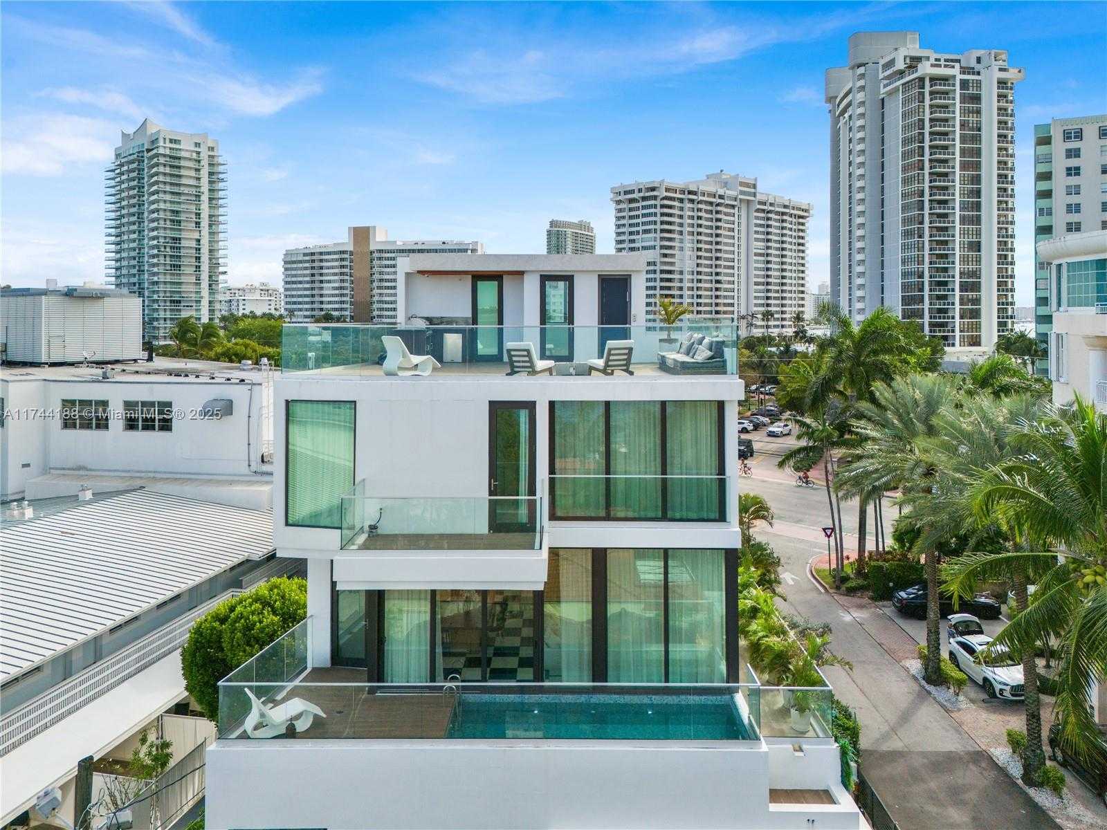 Small Image of 11 CENTURY LN, Miami Beach Number 61