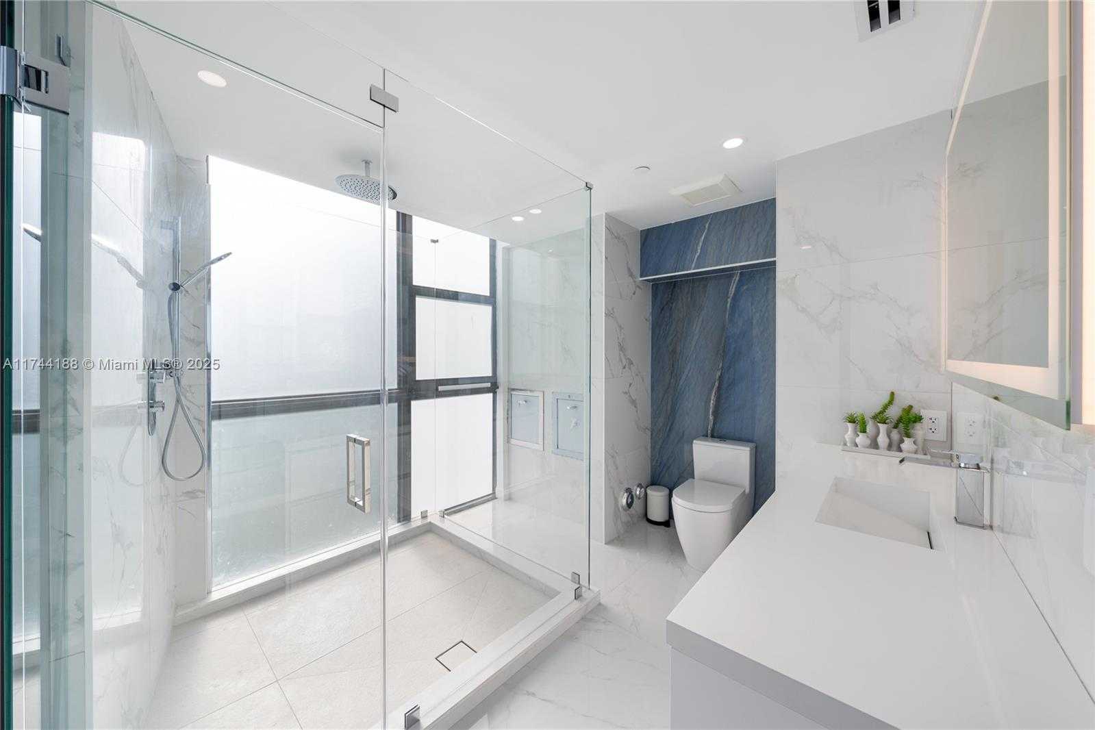 Small Image of 11 CENTURY LN, Miami Beach Number 7