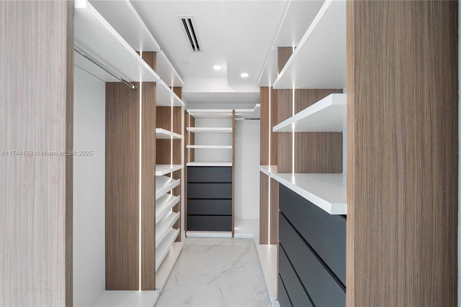 Small Image of 11 CENTURY LN, Miami Beach Number 8
