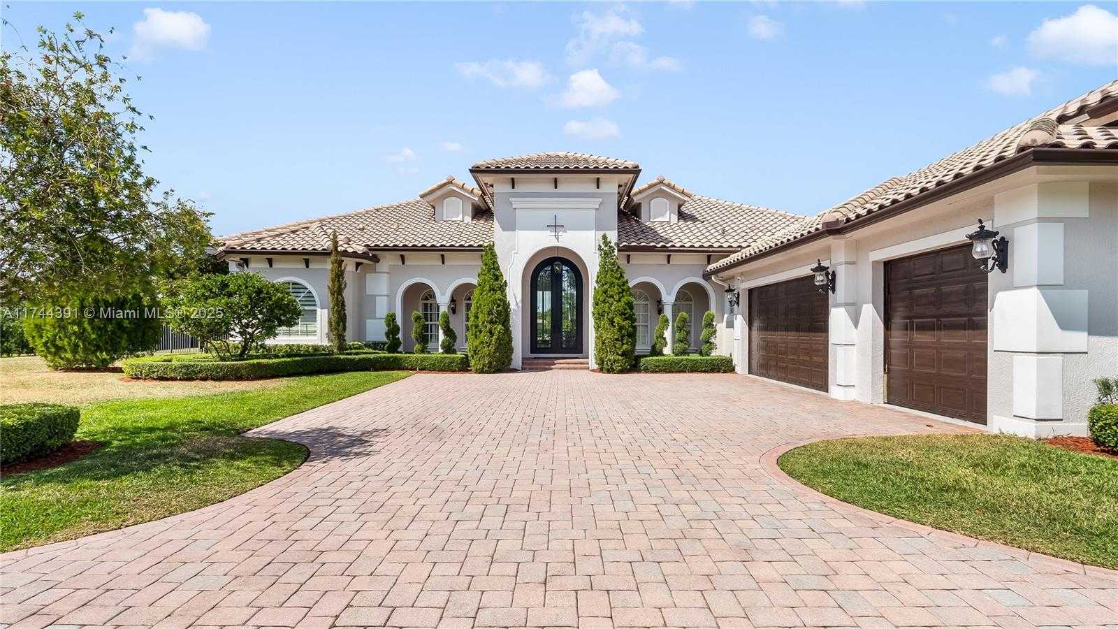 Small Image of 14443 SOUTH JOCKEY CIR S, Davie Number 14
