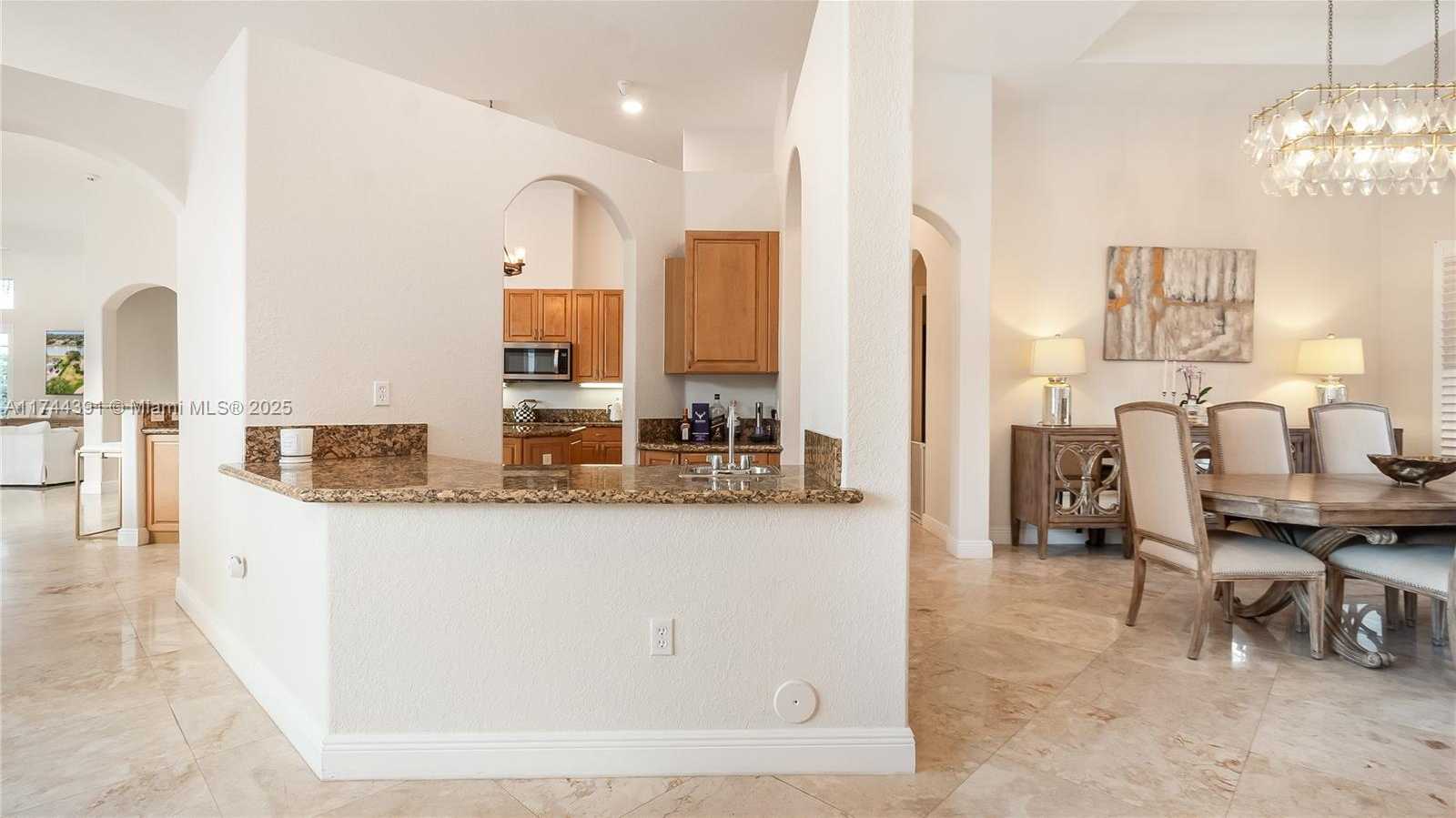 Small Image of 14443 SOUTH JOCKEY CIR S, Davie Number 17