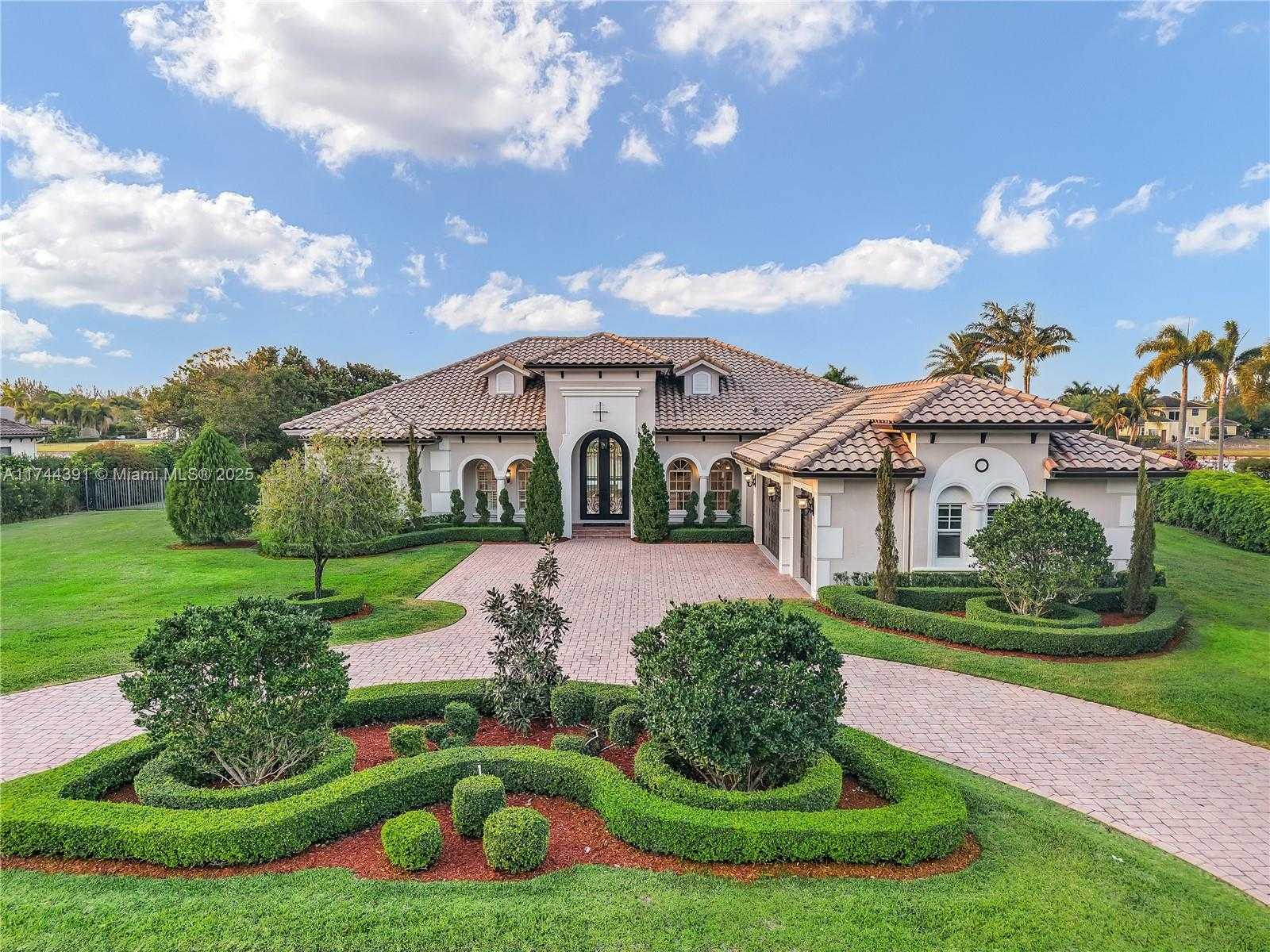 Small Image of 14443 SOUTH JOCKEY CIR S, Davie Number 2