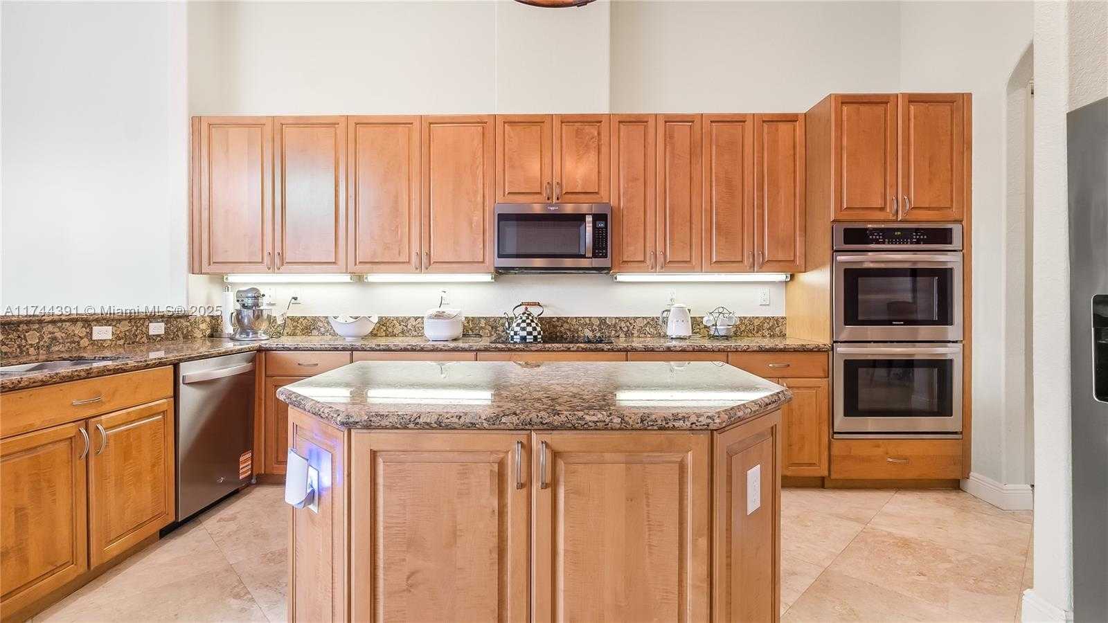 Small Image of 14443 SOUTH JOCKEY CIR S, Davie Number 23