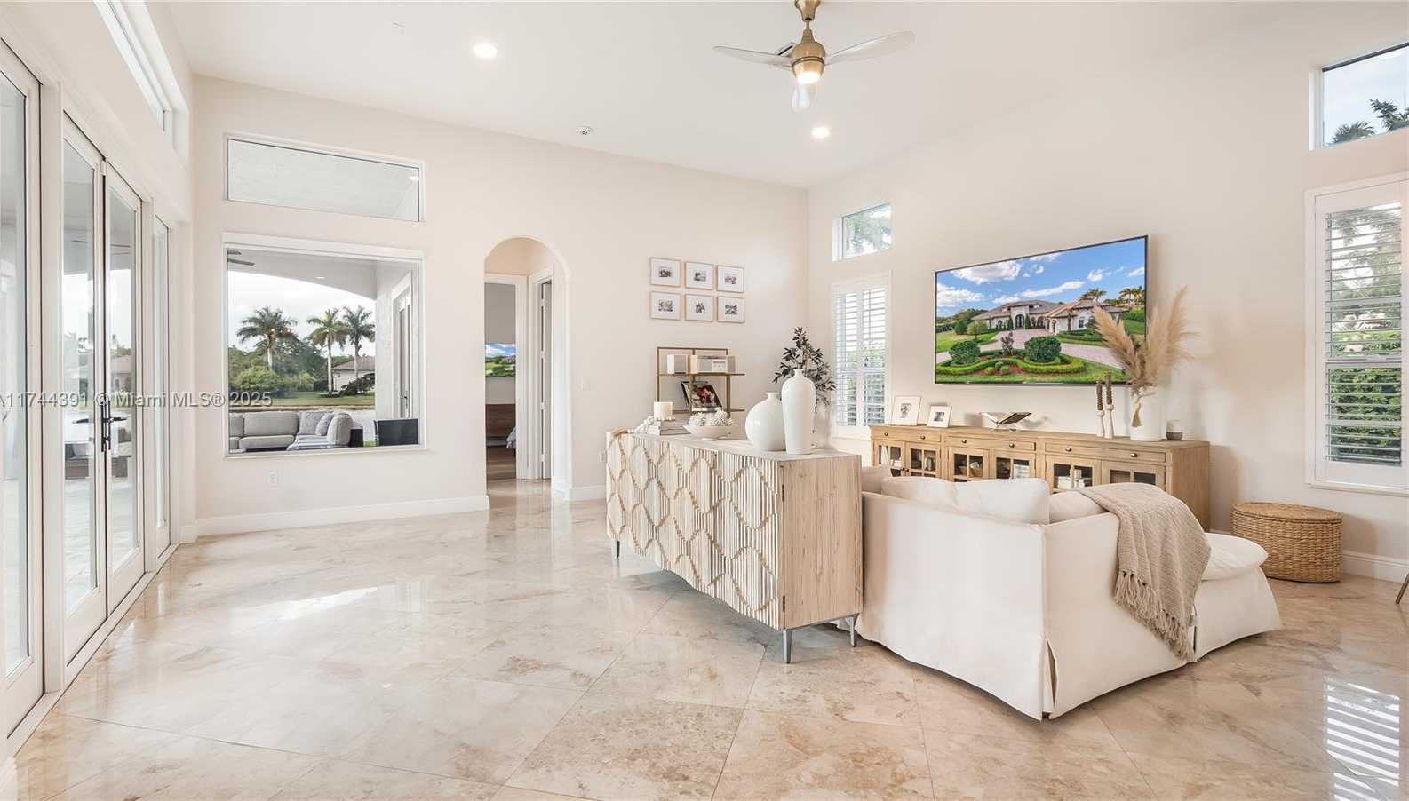 Small Image of 14443 SOUTH JOCKEY CIR S, Davie Number 24