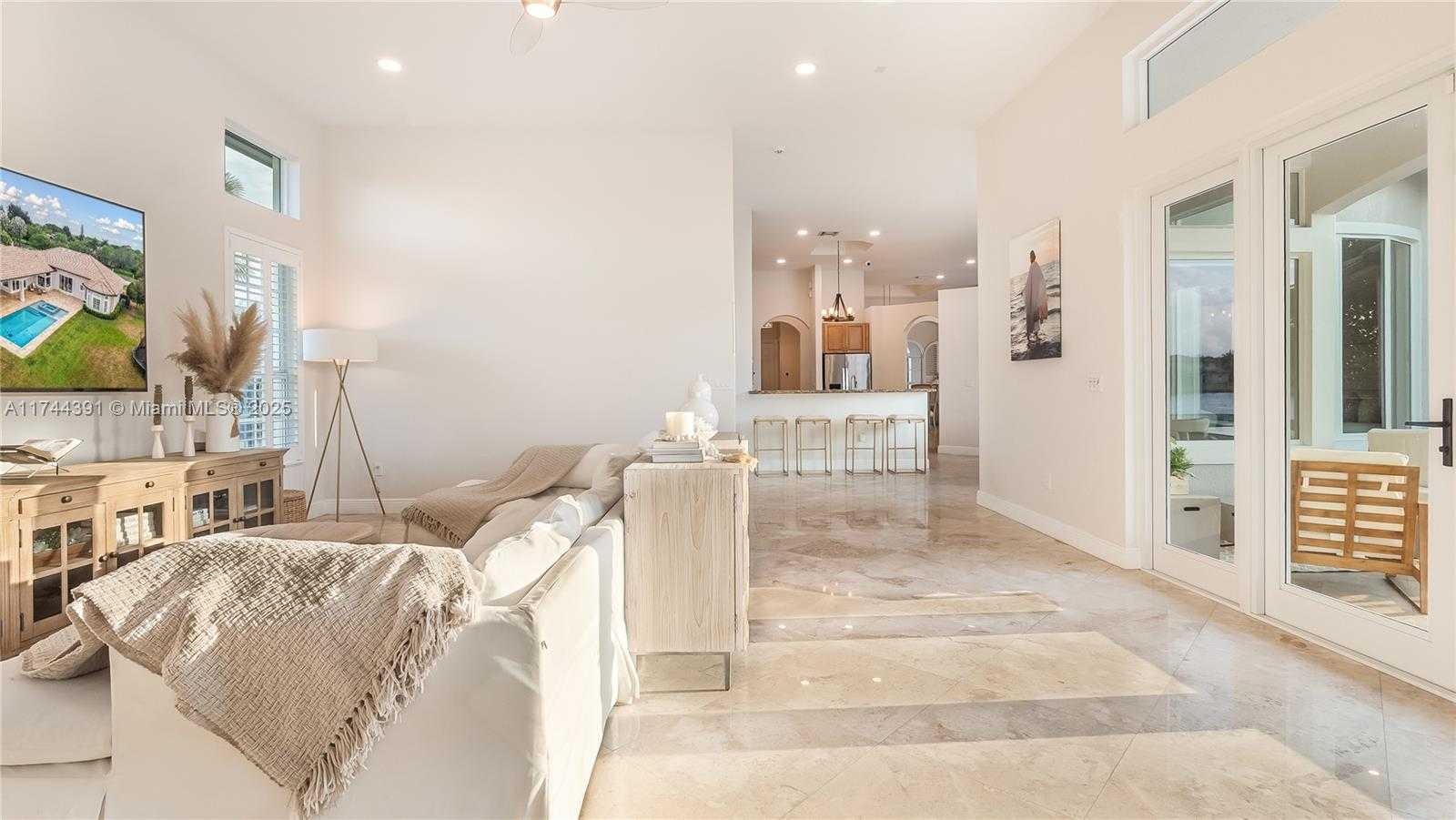 Small Image of 14443 SOUTH JOCKEY CIR S, Davie Number 26