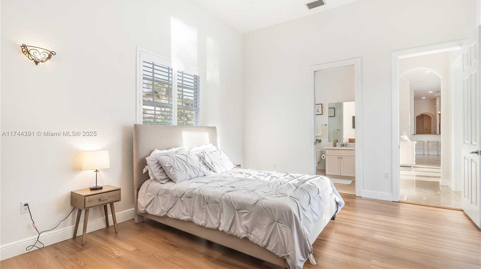 Small Image of 14443 SOUTH JOCKEY CIR S, Davie Number 29
