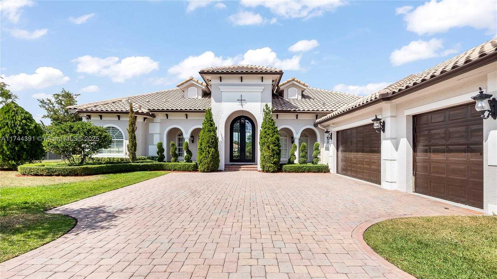 Small Image of 14443 SOUTH JOCKEY CIR S, Davie Number 3