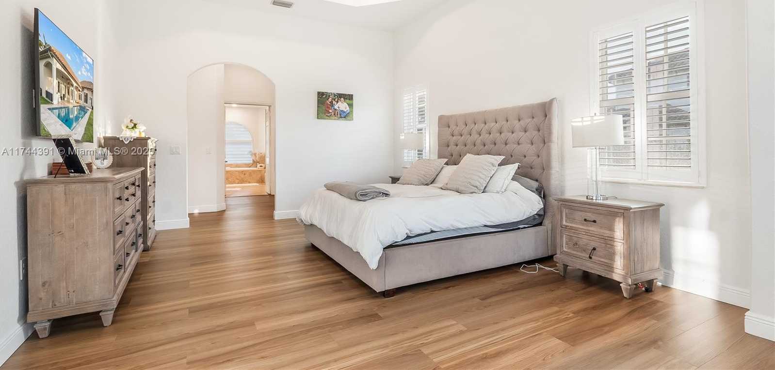 Small Image of 14443 SOUTH JOCKEY CIR S, Davie Number 34