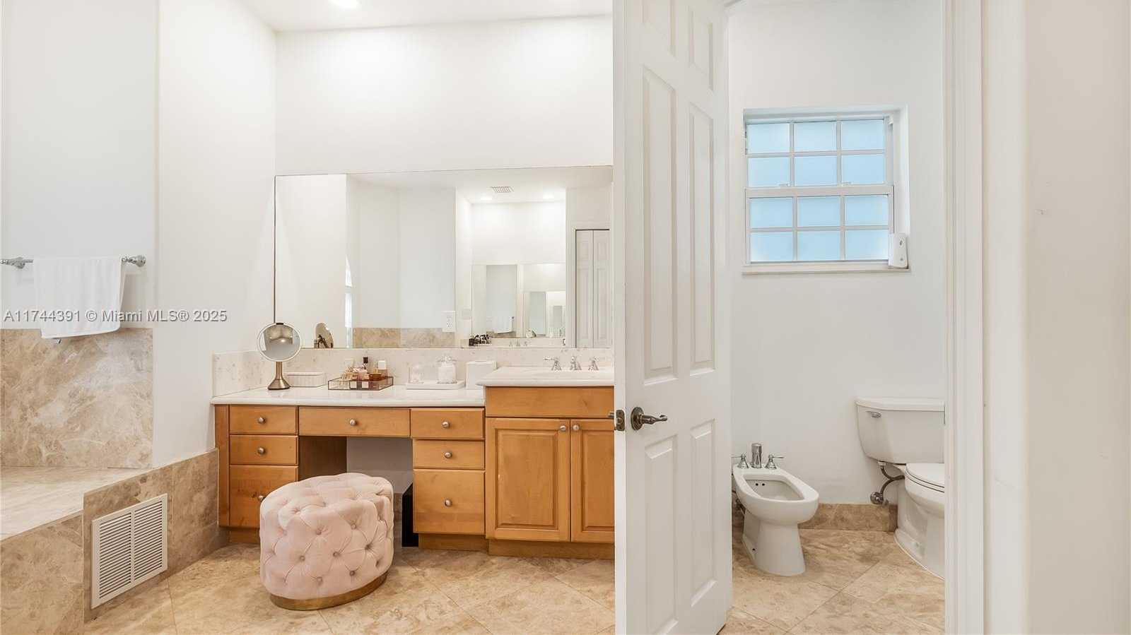 Small Image of 14443 SOUTH JOCKEY CIR S, Davie Number 36