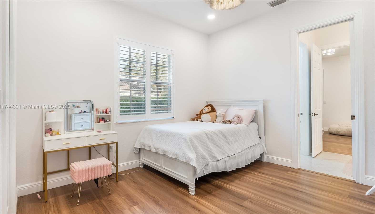 Small Image of 14443 SOUTH JOCKEY CIR S, Davie Number 47