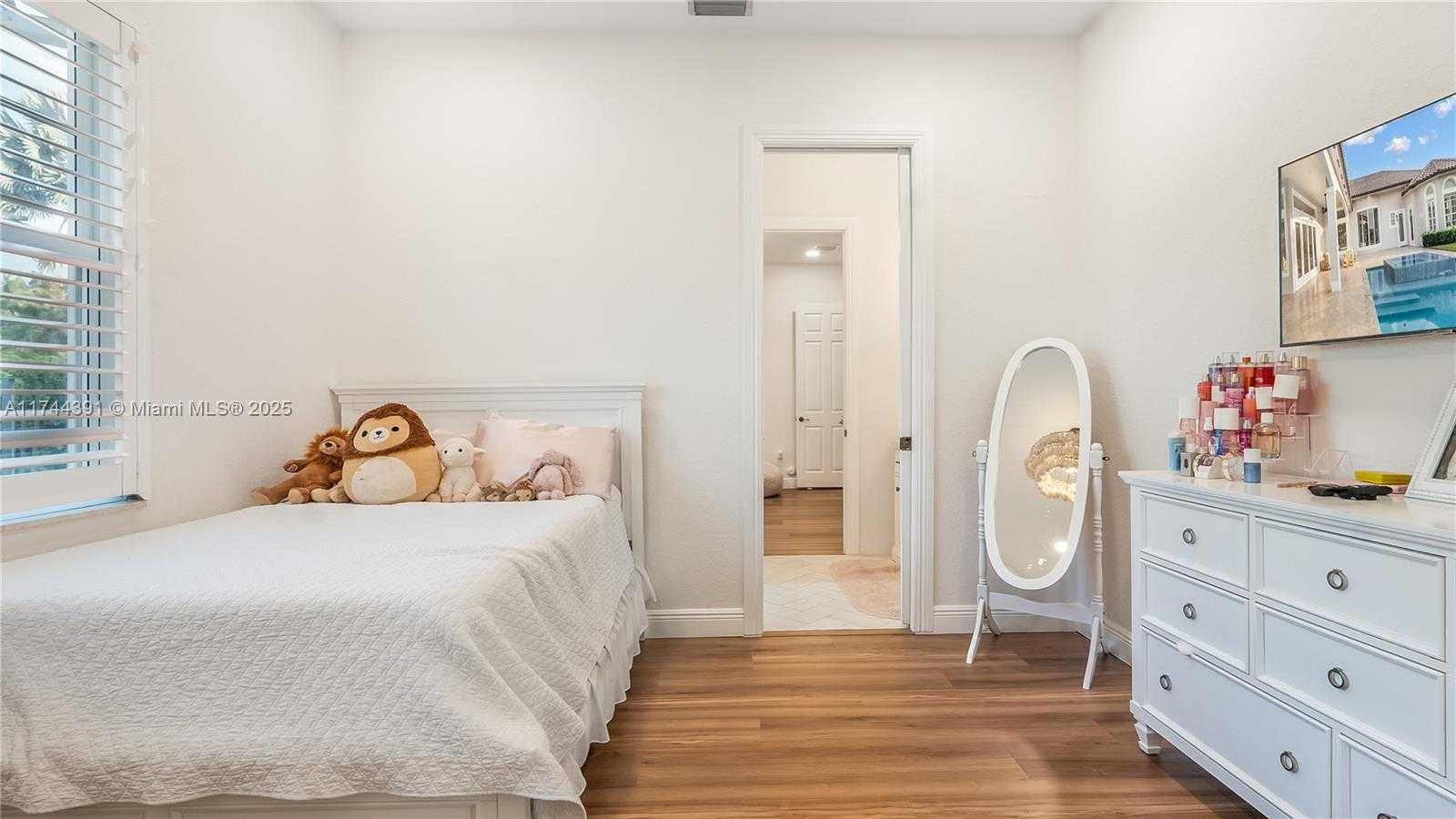 Small Image of 14443 SOUTH JOCKEY CIR S, Davie Number 48