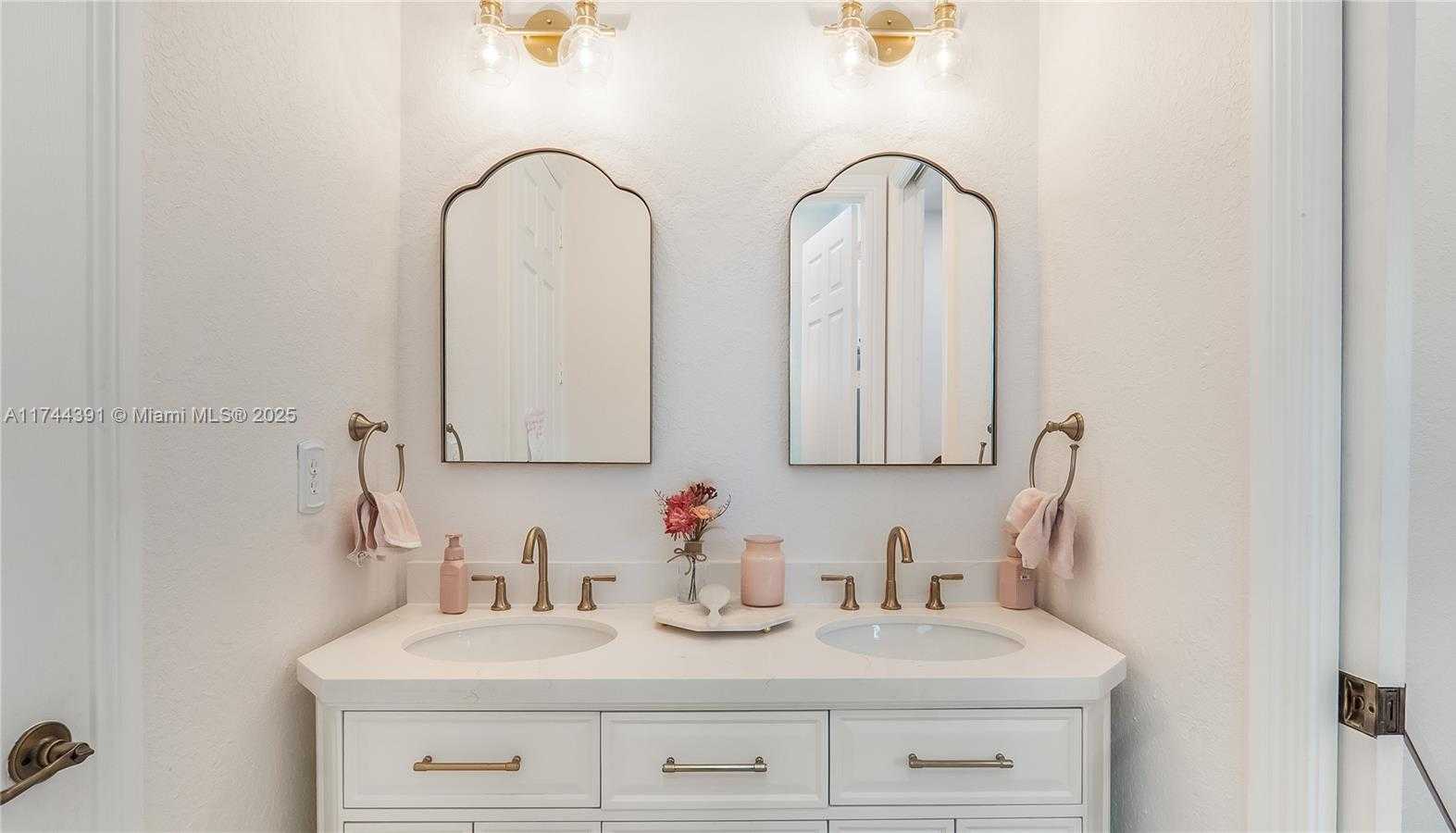 Small Image of 14443 SOUTH JOCKEY CIR S, Davie Number 49