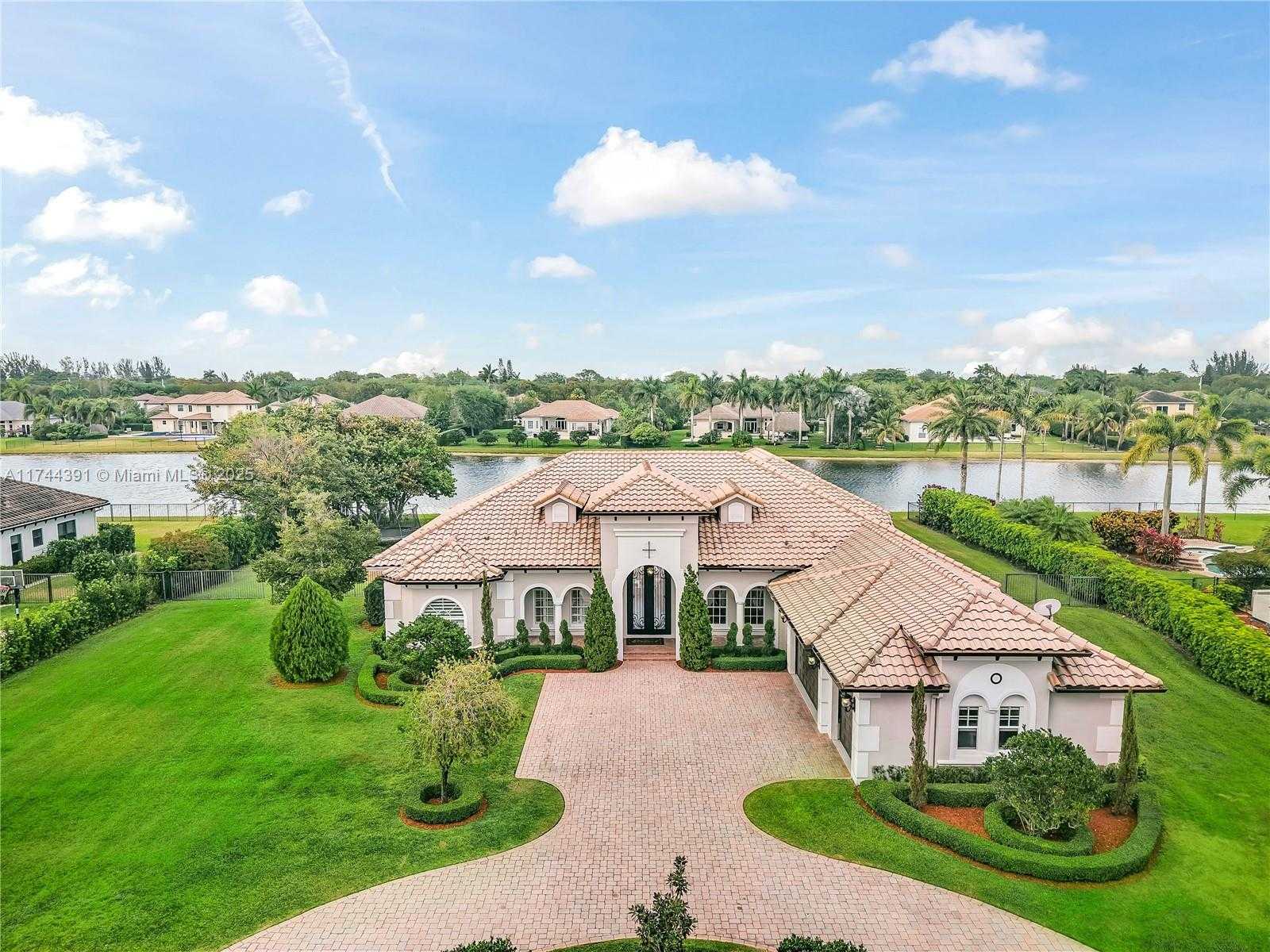 Small Image of 14443 SOUTH JOCKEY CIR S, Davie Number 55