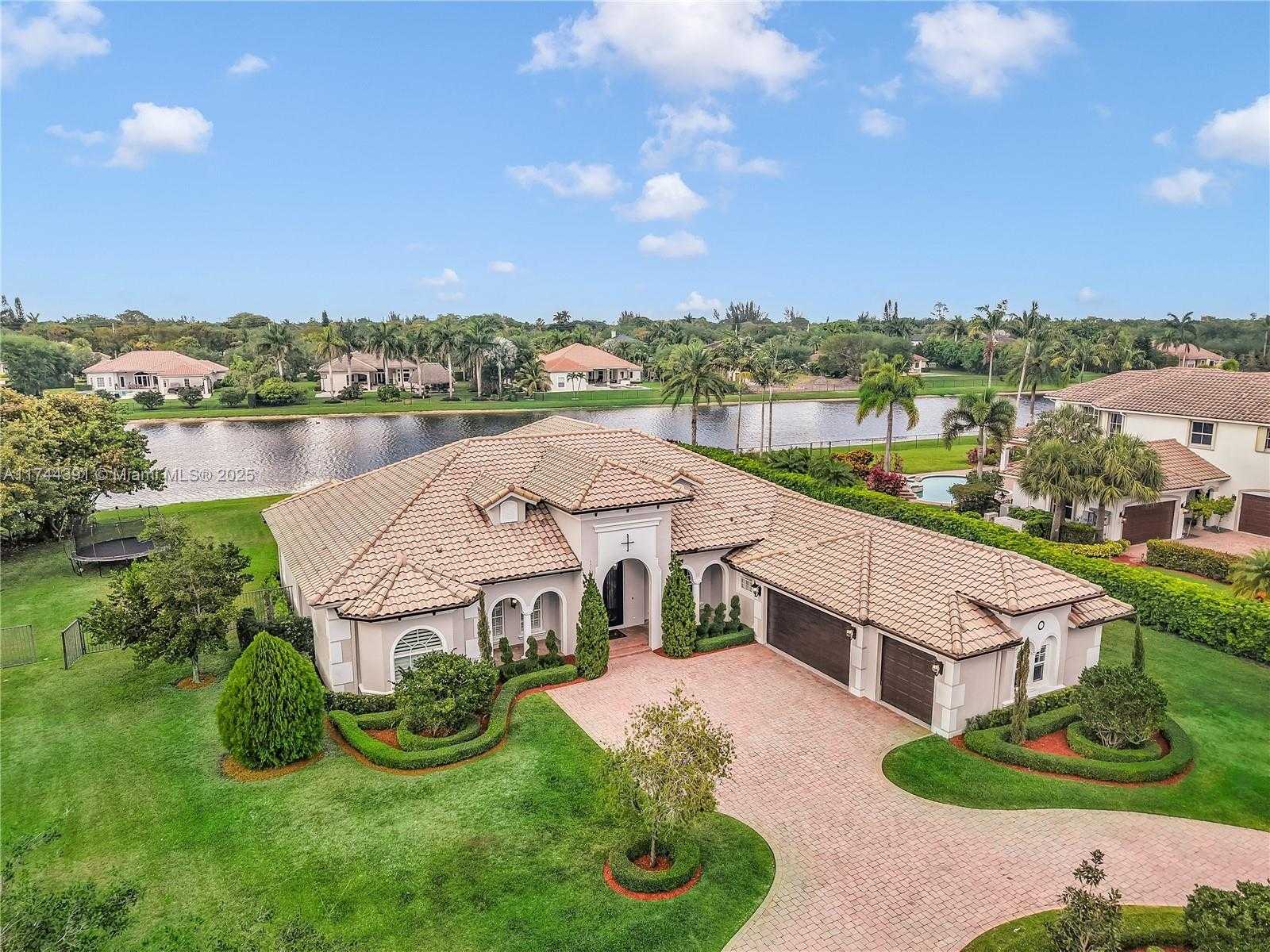 Small Image of 14443 SOUTH JOCKEY CIR S, Davie Number 56