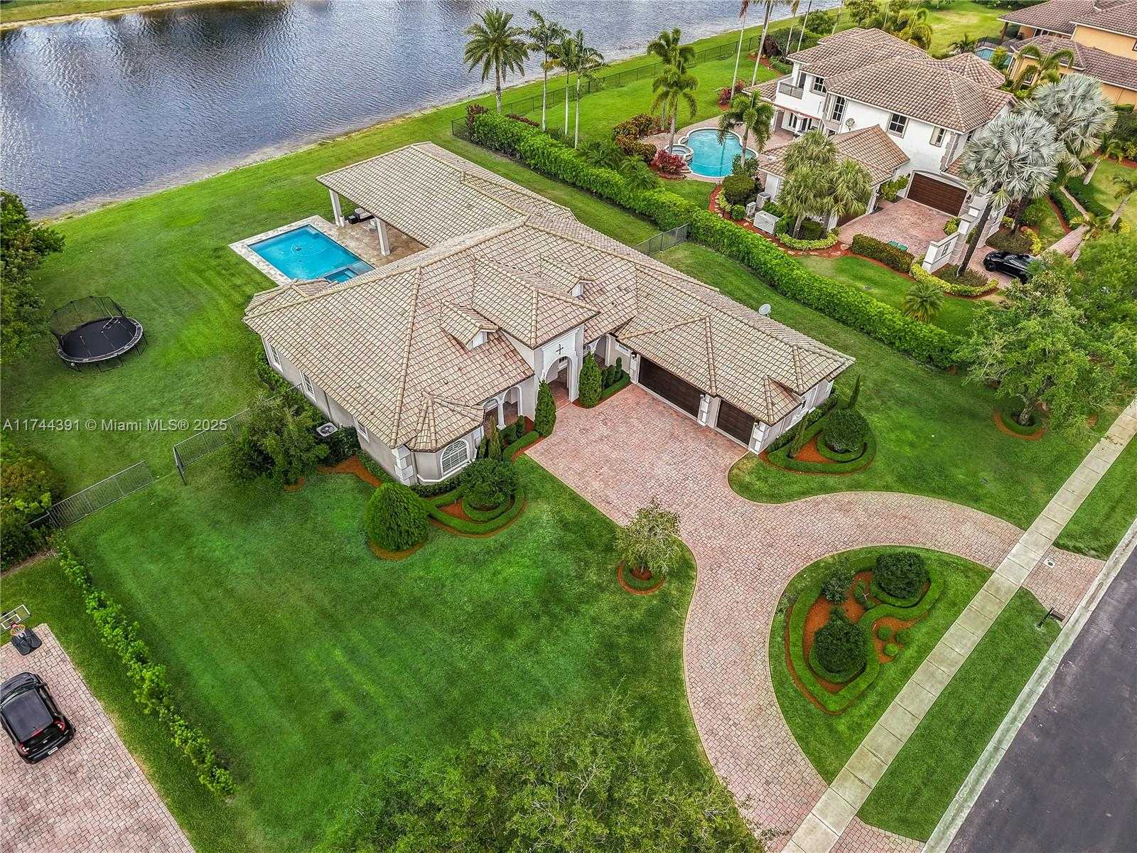 Small Image of 14443 SOUTH JOCKEY CIR S, Davie Number 58