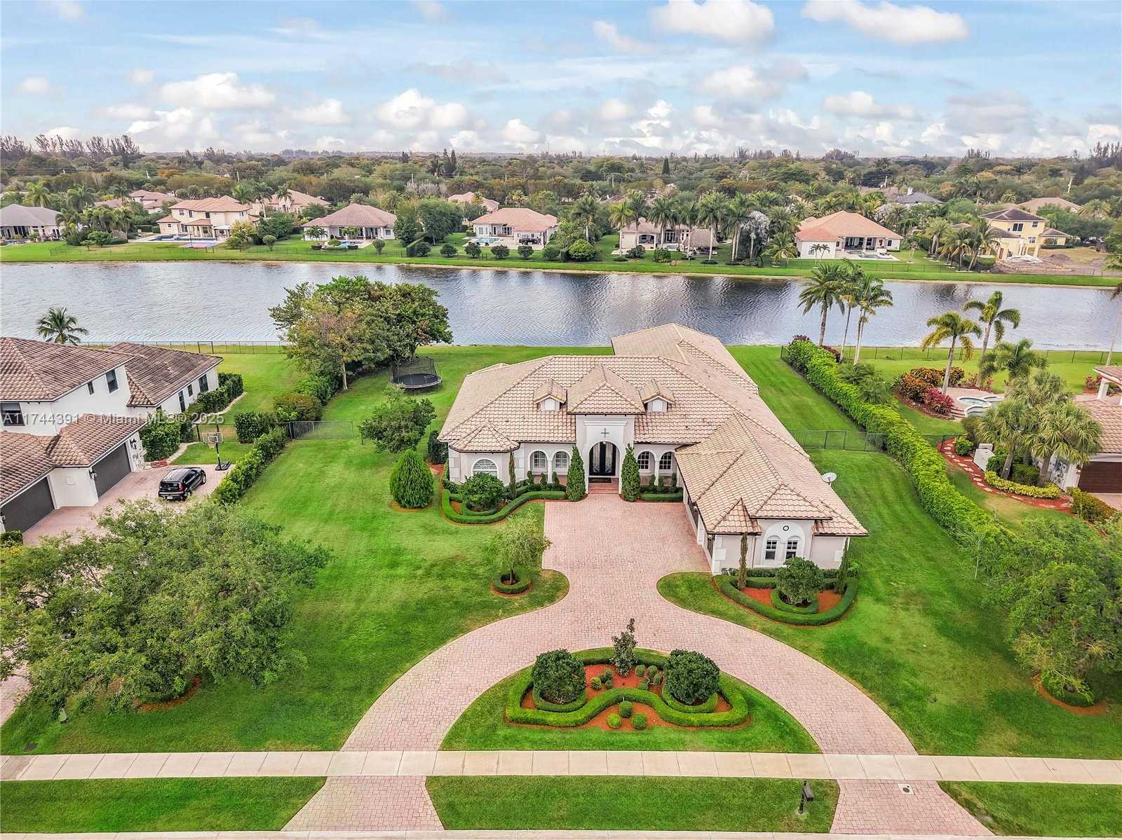 Small Image of 14443 SOUTH JOCKEY CIR S, Davie Number 63